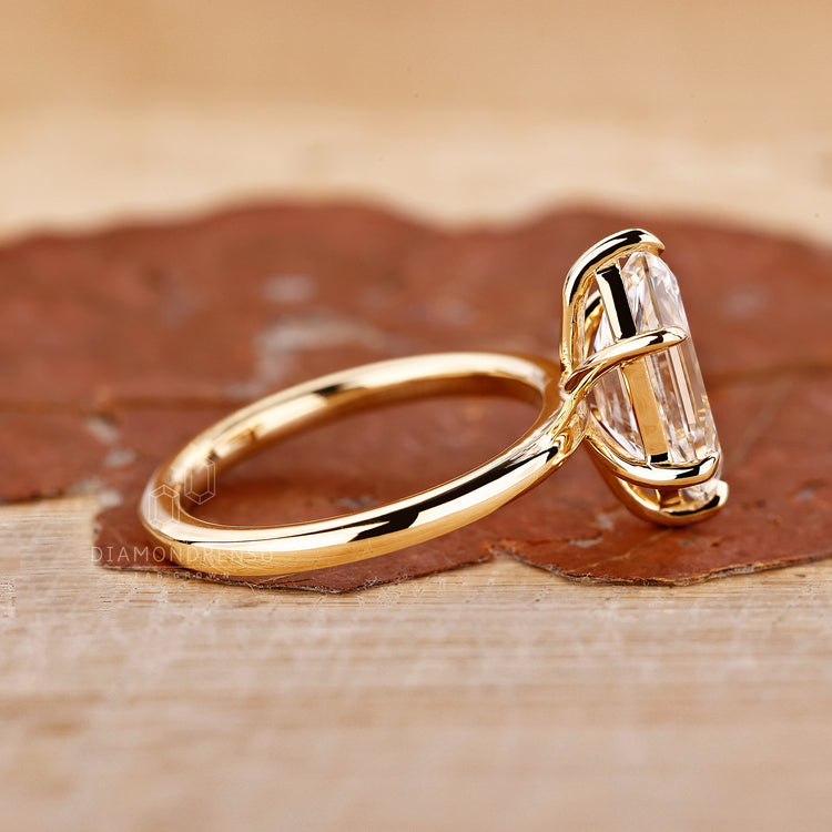 Buy engagement ring with a stunning diamond centerpiece.