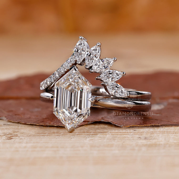 Round Diamond Wedding Band showcasing timeless elegance.