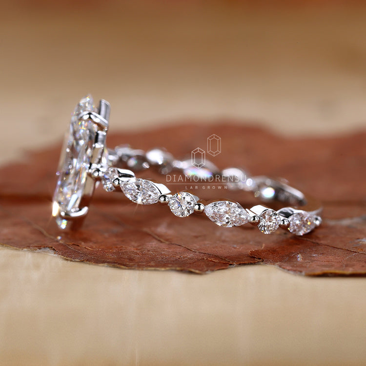 Round Diamond Engagement Ring designed with handmade ring craftsmanship.