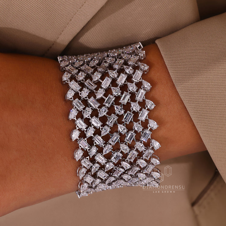 Elegant lab grown diamond tennis bracelet with IGI-certified stones and timeless craftsmanship.