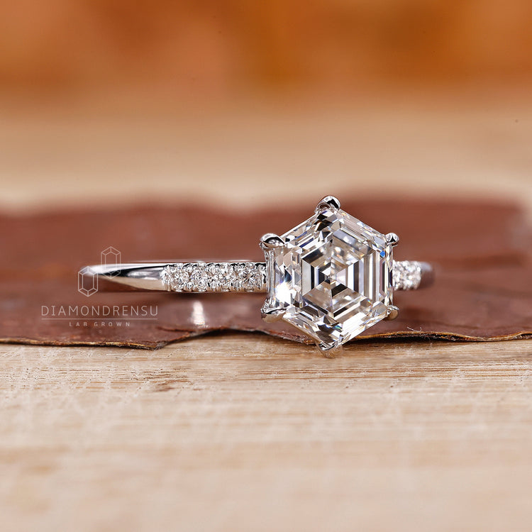 Round Diamond Engagement Ring in a classic design.