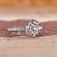 Sophisticated 6 claw prong setting securing a radiant diamond.