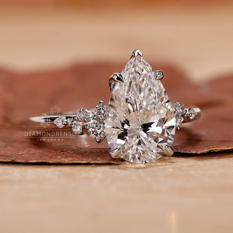 The timeless Muse Ring with delicate craftsmanship and unique aesthetics.