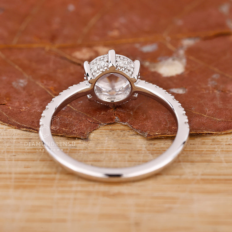 White gold diamond ring with a timeless, classic look.