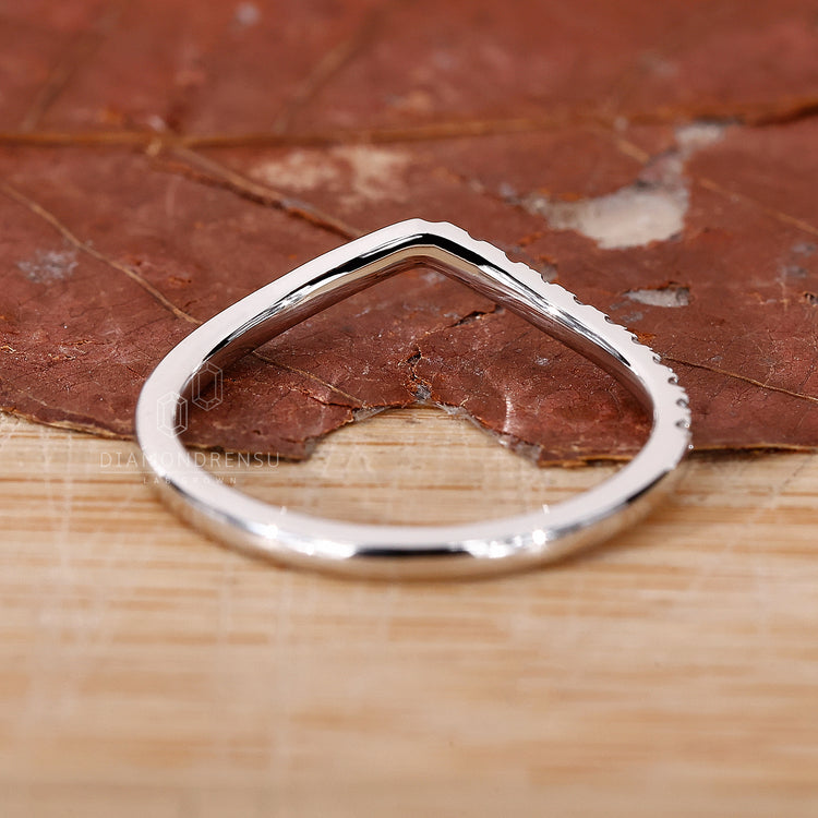 Diamond wedding band with a graceful V-shaped design.