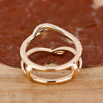 Lab grown diamond wedding band offering sustainable beauty and brilliance.