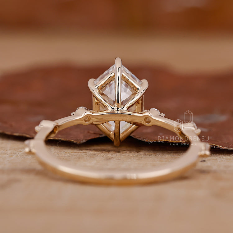 Round Diamond Ring with classic elegance and charm.