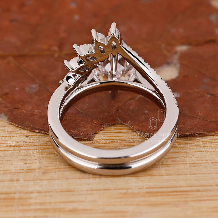 Solitaire Ring Setting featuring a stunning centerpiece diamond.