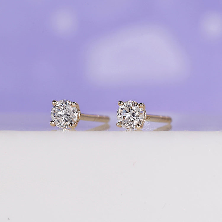 Diamond earrings for women in stunning yellow gold and elegant prong setting.