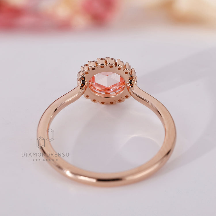 Round Diamond Ring in a classic and timeless design.