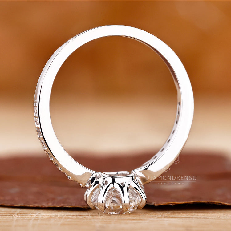 White Gold Ring with a sleek and modern design.