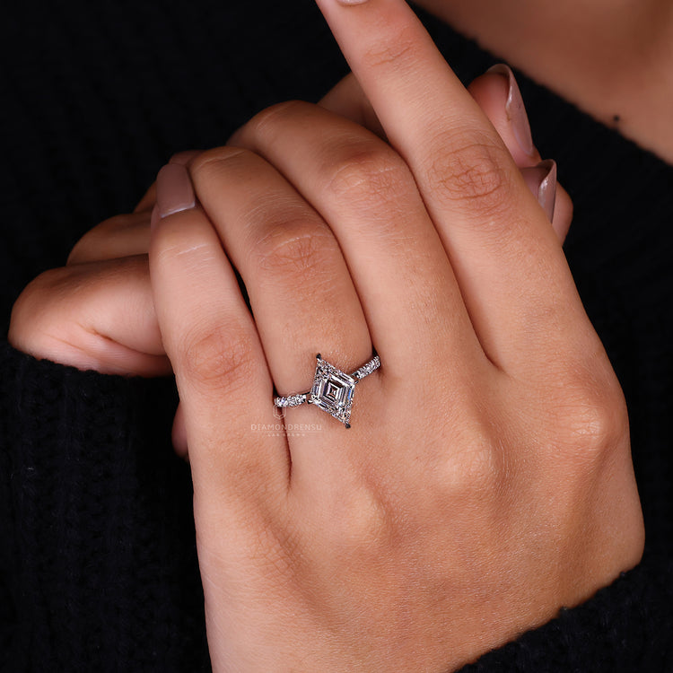 Round Diamond Ring set in a beautiful white gold band.