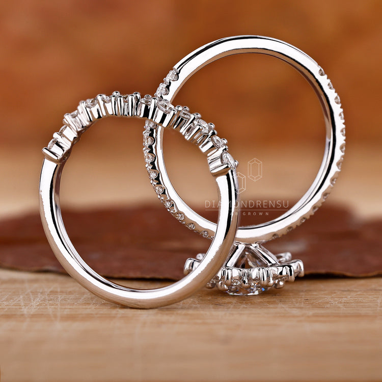 Halo Cluster Ring featuring radiant diamonds in a unique arrangement.