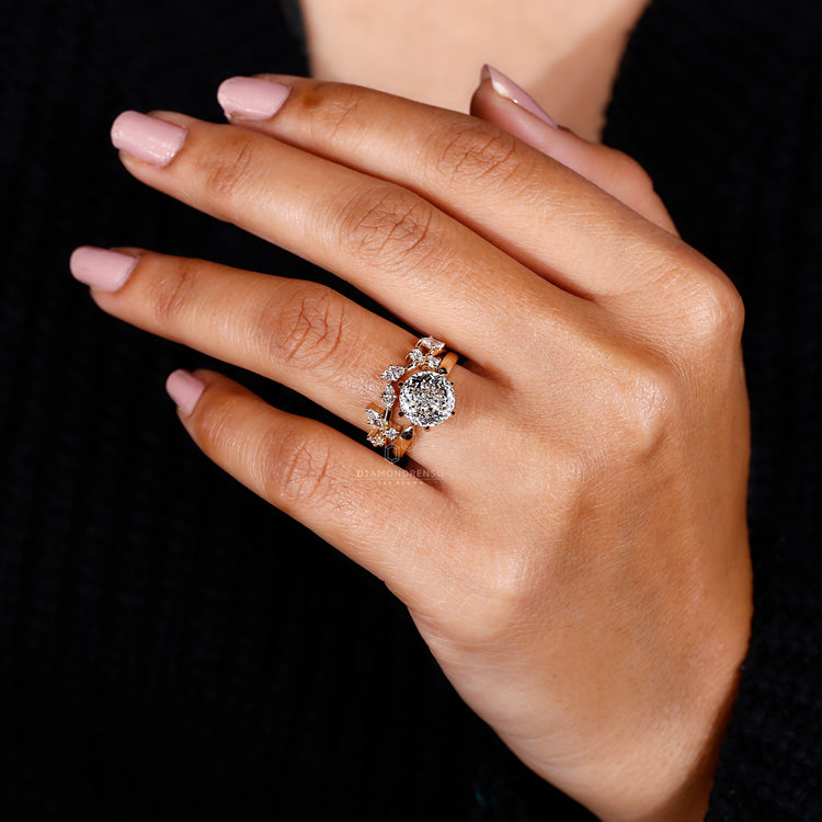 6 Prong Claw Setting for a secure and sparkling diamond placement.