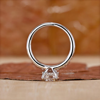 4 Prong Claw Setting holding the diamond in perfect alignment.