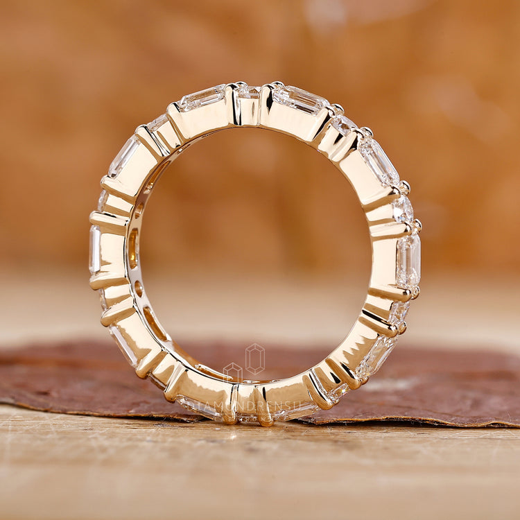 Diamondrensu band designed with precision and sparkling lab-grown diamonds.