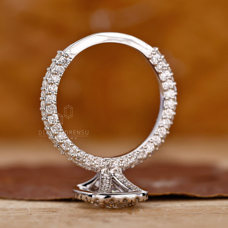White gold ring paired with a claw prong diamond setting.