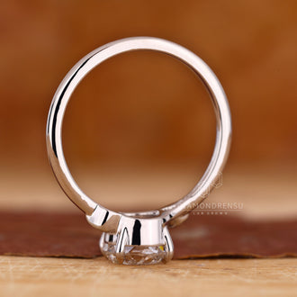 Claw Prong Setting ensuring the diamond's brilliance.