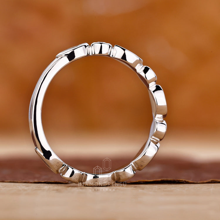 Diamondrensu band made for lifelong moments.