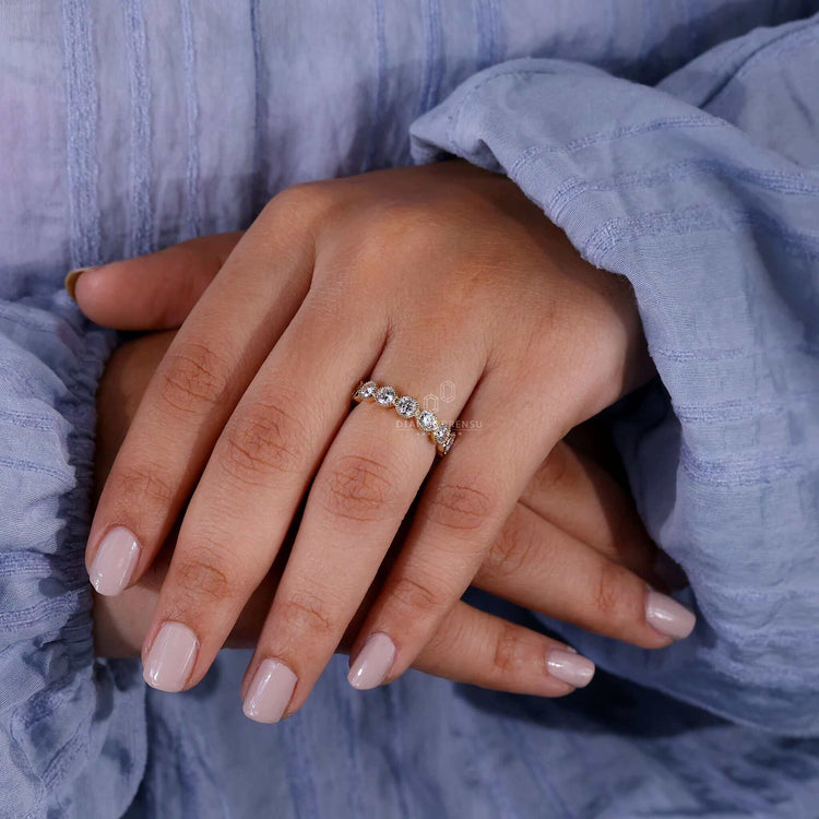 round lab grown diamond band