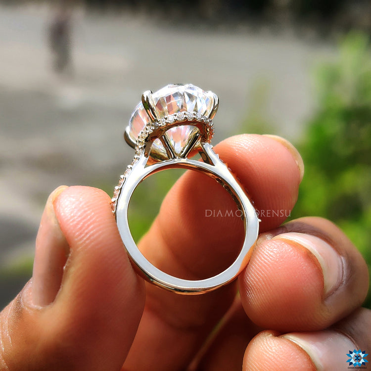 Handmade jewelry reflecting a story of passion and skill.