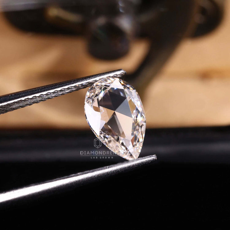 IGI certified diamond in 1.18 carat pear cut.