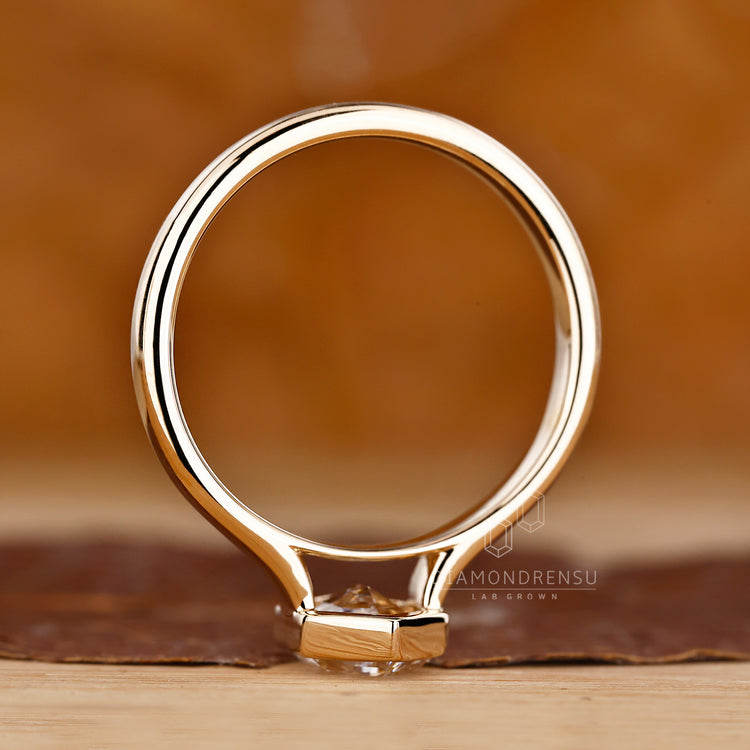 Solitaire setting matched with yellow gold diamond ring