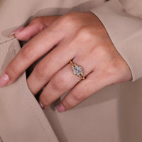 Ring yellow gold diamond oval wedding ring with a brilliant sparkle.