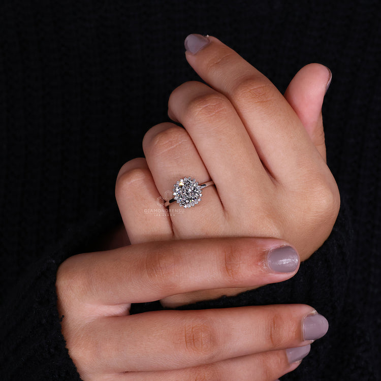 White Gold Ring with a classic, timeless appeal.