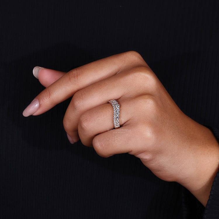 Curved Wedding Band Yellow Gold for a warm, elegant look