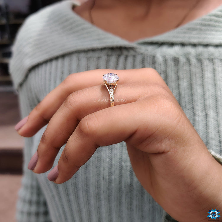Custom moissanite ring can be designed to reflect your style.