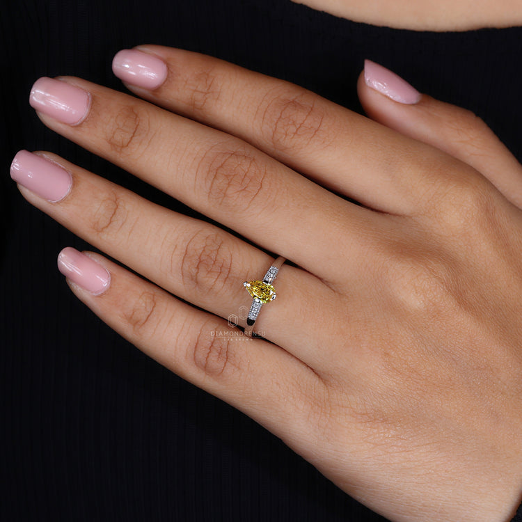 White Gold Ring with a pear shaped diamond for a luxurious finish.