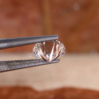 Diamond round cut ideal for engagement rings and statement earrings.