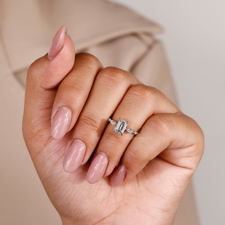 Emerald and diamond ring combining elegance and unmatched sparkle