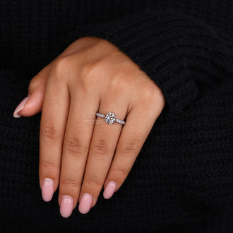 Round Cut Diamond Ring with timeless elegance and style.