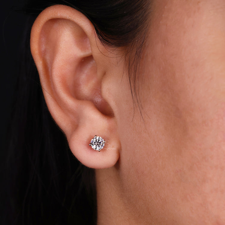 Round stud earrings showcasing timeless beauty and IGI-certified diamonds.