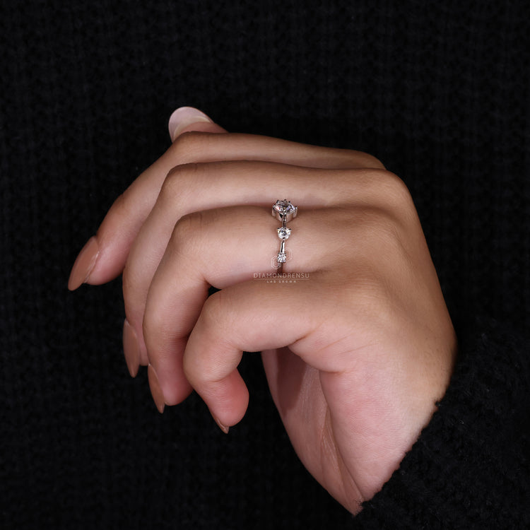 Side Stone Setting on a 5 stone diamond ring for extra sparkle.