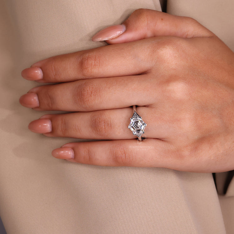 Buy engagement ring with IGI certified lab grown diamonds.