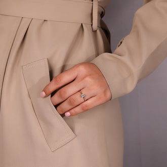 Round brilliant cut diamond ring with solitaire setting in yellow gold.