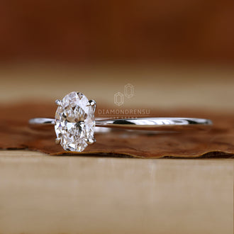Tapered ring shank enhancing the diamond's brilliance.