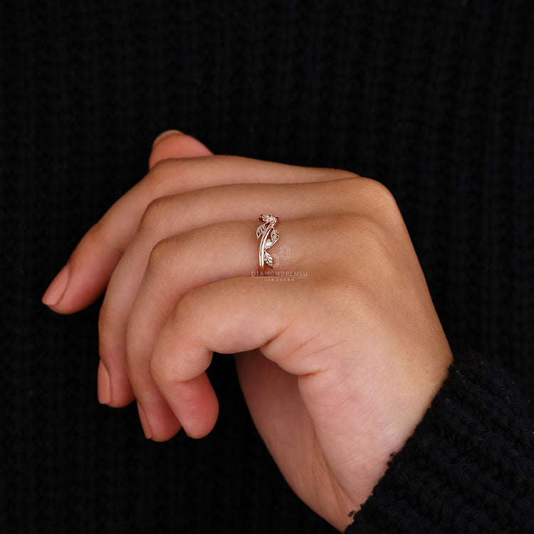 Leaf design band with lab grown round cut diamonds.