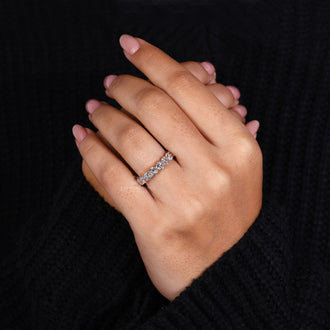 Signature diamondrensu band designed for luxury and sophistication.