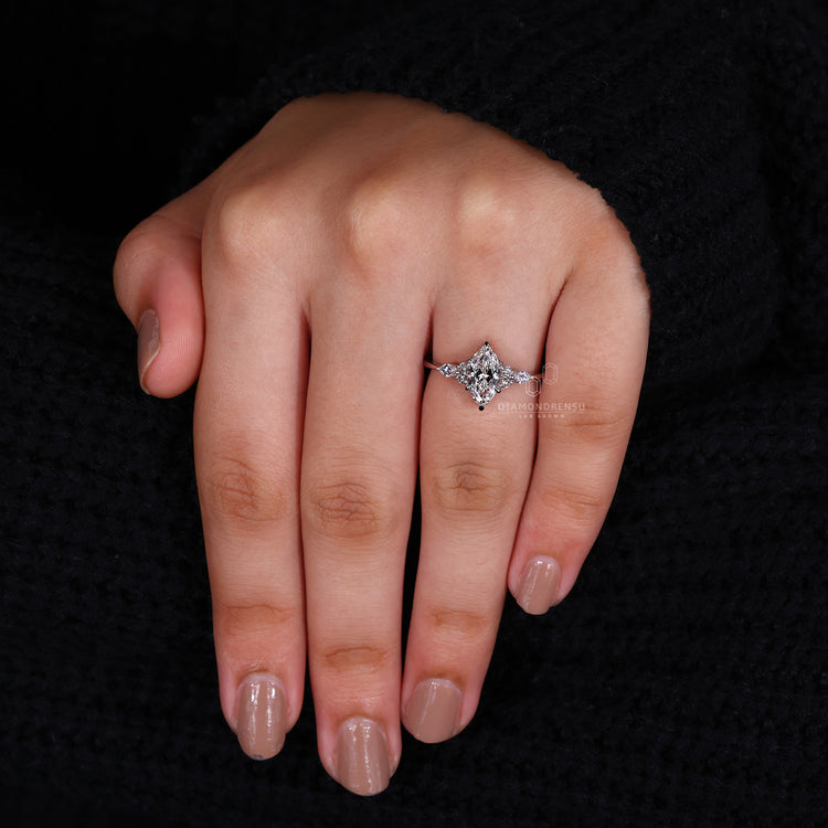 Claw Prongs setting offering maximum diamond visibility and shine.