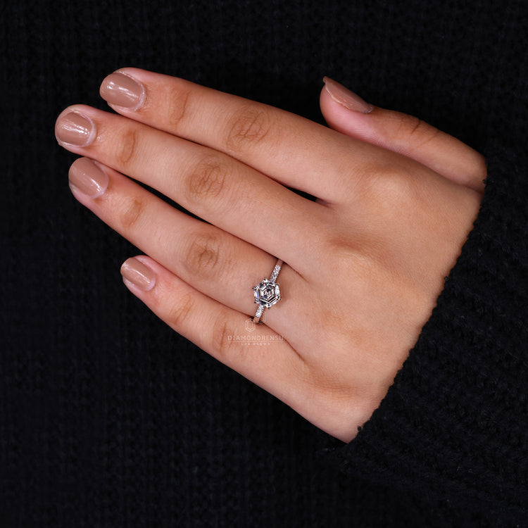 Round Cut Diamond Ring showcasing timeless elegance.