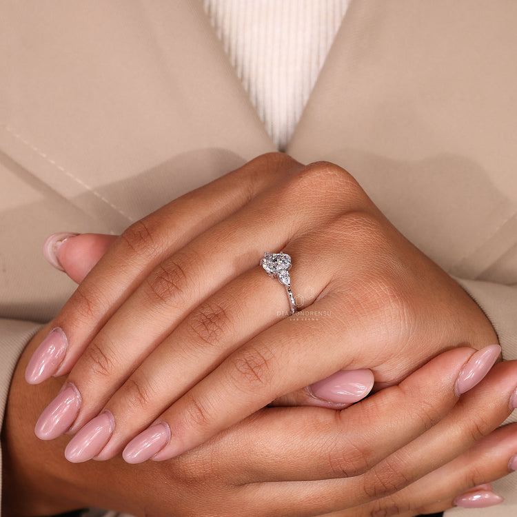 Prong setting ring showcasing a brilliant diamond.