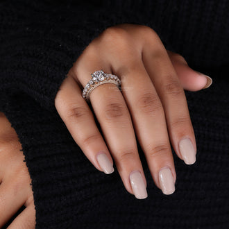 Round Cut Diamond Ring with brilliant sparkle and clarity.