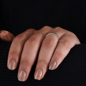 Yellow Gold Wedding Band with a classic and warm touch.