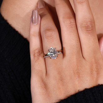 IGI certified diamonds in a beautifully crafted bridal set.