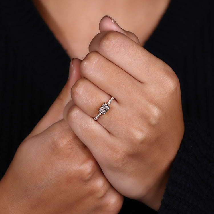 Round Cut Diamond Ring featuring high-quality craftsmanship.