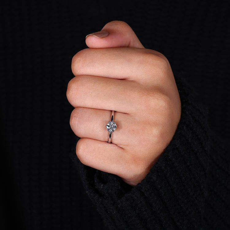 Round Diamond Ring in a stunning solitaire setting.